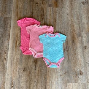 Gerber & Chick Pea Bodysuits Onesies (3 pieces) 6m